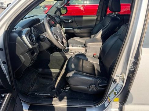 Used 2018 Toyota Tacoma Limited AWD/4WD image 18