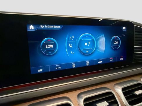 Certified 2020 Mercedes-Benz GLE 450 4MATIC w/ Premium Package image 17