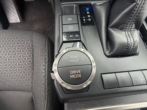 Used 2025 Toyota 4Runner SR5 AWD/4WD image 15