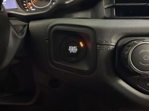Used 2025 Jeep Wrangler Unlimited Rubicon AWD/4WD image 16