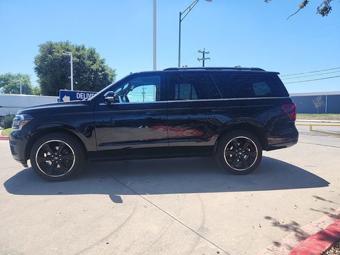 Used 2023 Ford Expedition Limited image 4