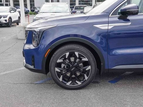 Certified 2024 Kia Sorento EX image 9