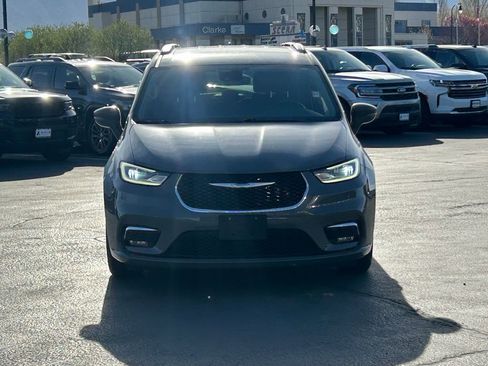 Used 2021 Chrysler Pacifica Touring image 10