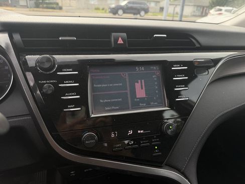 Used 2019 Toyota Camry SE FWD image 16