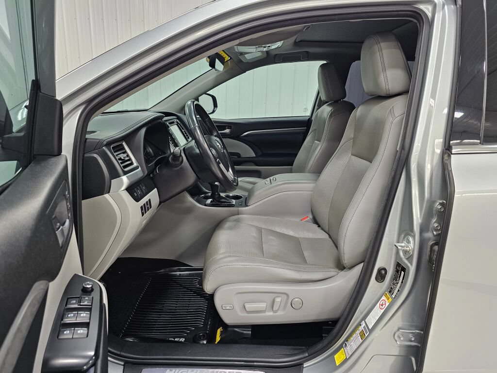 Used 2018 Toyota Highlander Limited AWD/4WD image 11
