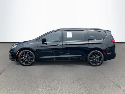 Used 2025 Chrysler Pacifica Limited w/ Trailer Tow Group FWD image 4