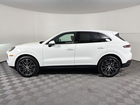 Used 2026 Porsche Cayenne image 2