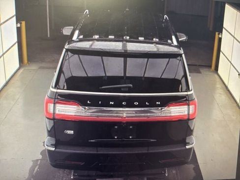 Used 2018 Lincoln Navigator Premiere image 5