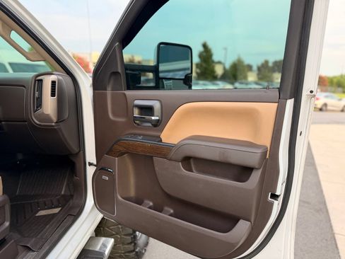 Used 2019 GMC Sierra 2500 Denali w/ Duramax Plus Package AWD/4WD image 38