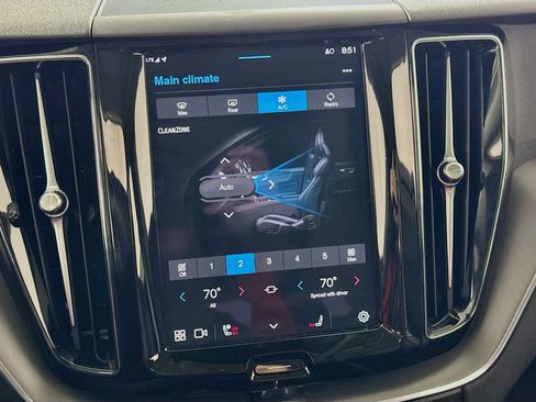 Used 2024 Volvo XC60 B5 Core image 18