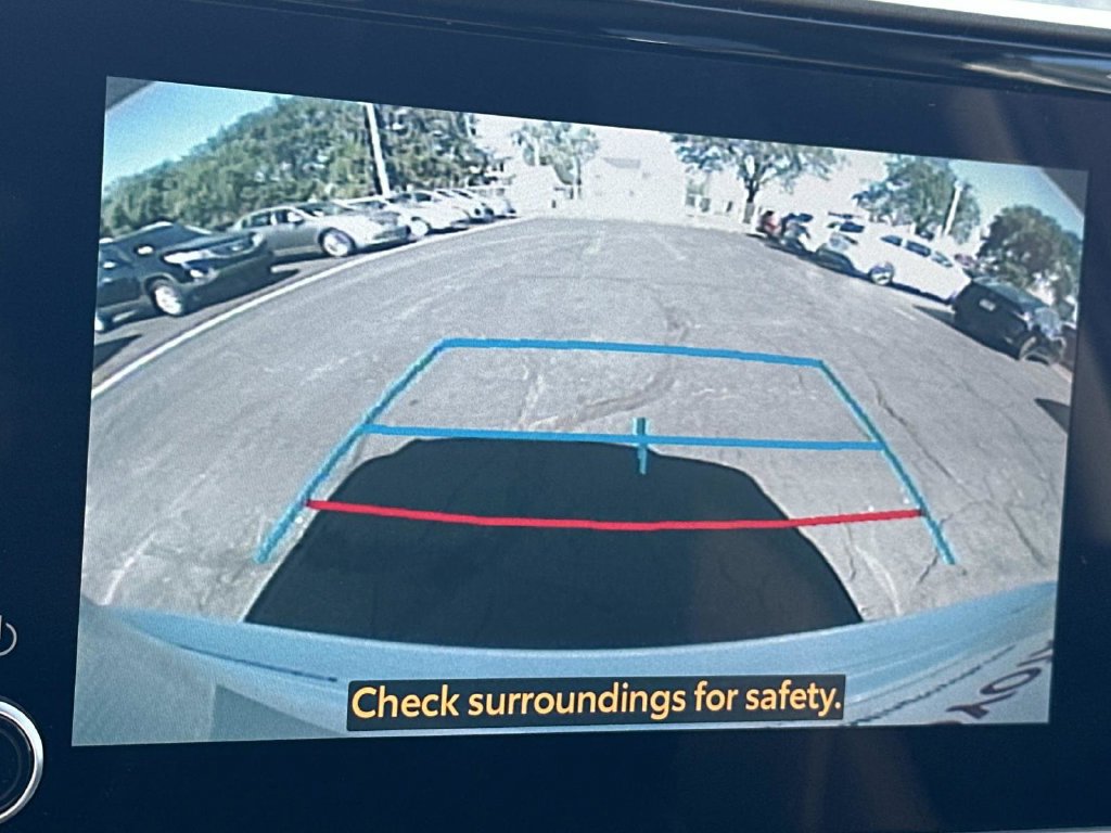 Used 2024 Toyota Highlander XLE AWD/4WD image 29