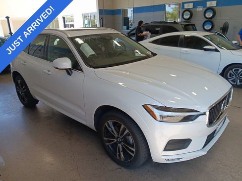 Used 2021 Volvo XC60 T5 Momentum w/ Climate Package FWD image 2