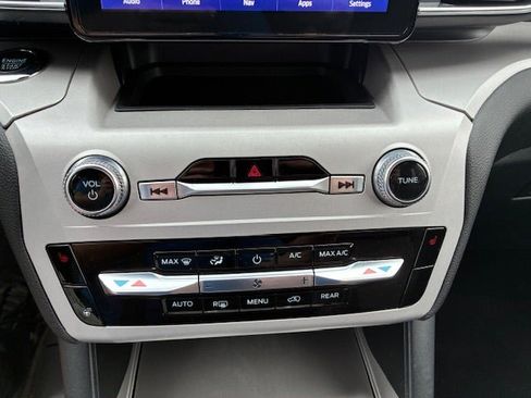 Used 2023 Ford Explorer XLT w/ Equipment Group 202A AWD/4WD image 28