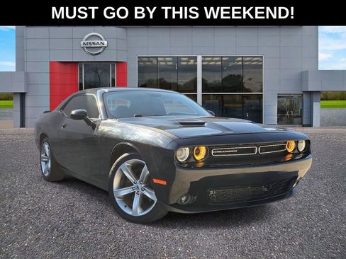 Used 2018 Dodge Challenger R/T image 1