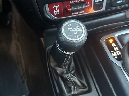 Used 2024 Jeep Wrangler Unlimited image 27