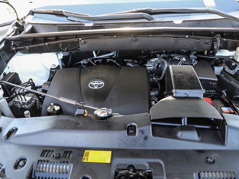 Used 2018 Toyota Highlander XLE FWD image 26