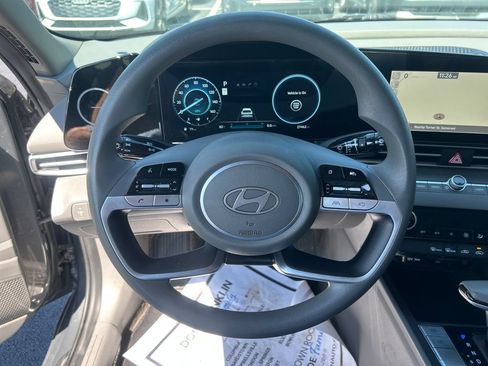Used 2024 Hyundai Elantra SEL FWD image 17