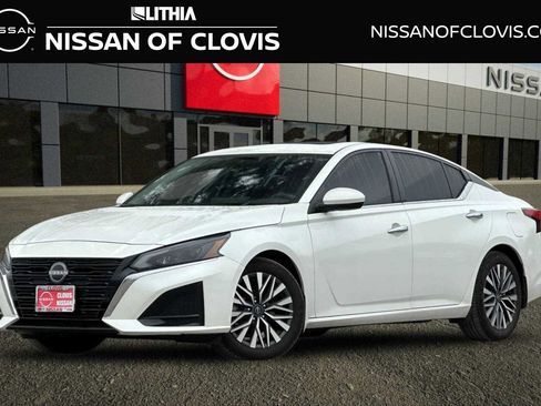 Used 2024 Nissan Altima 2.5 SV w/ SV Premium Package image 1