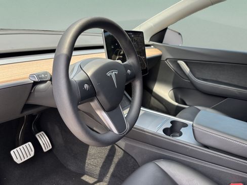Used 2022 Tesla Model Y Performance AWD/4WD image 18