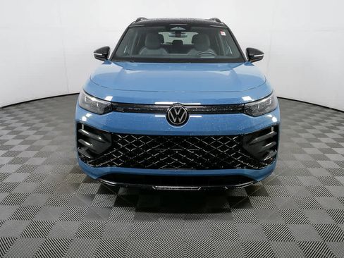 Certified 2025 Volkswagen Tiguan SE R-Line AWD/4WD image 38