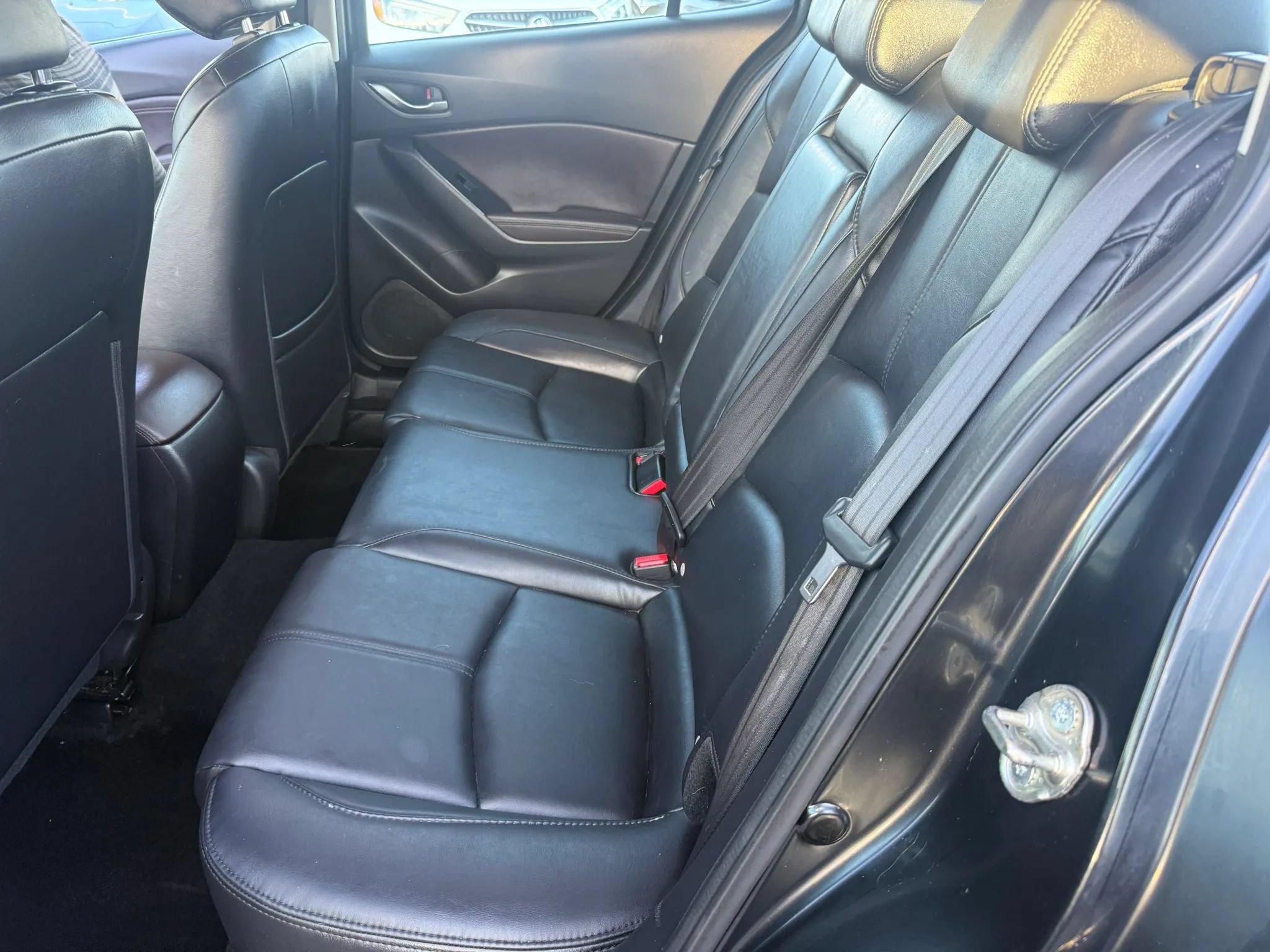 Used 2018 MAZDA MAZDA3 Touring FWD image 11