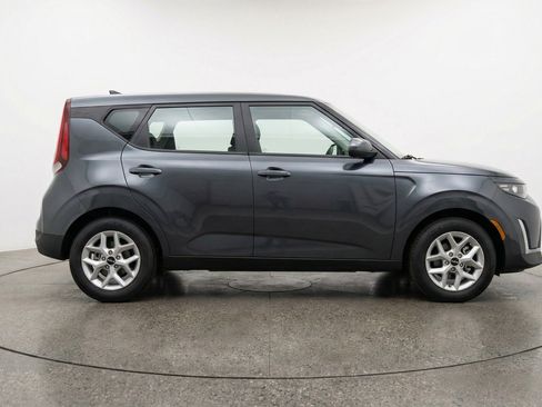 Used 2025 Kia Soul LX w/ LX Technology Package FWD image 11