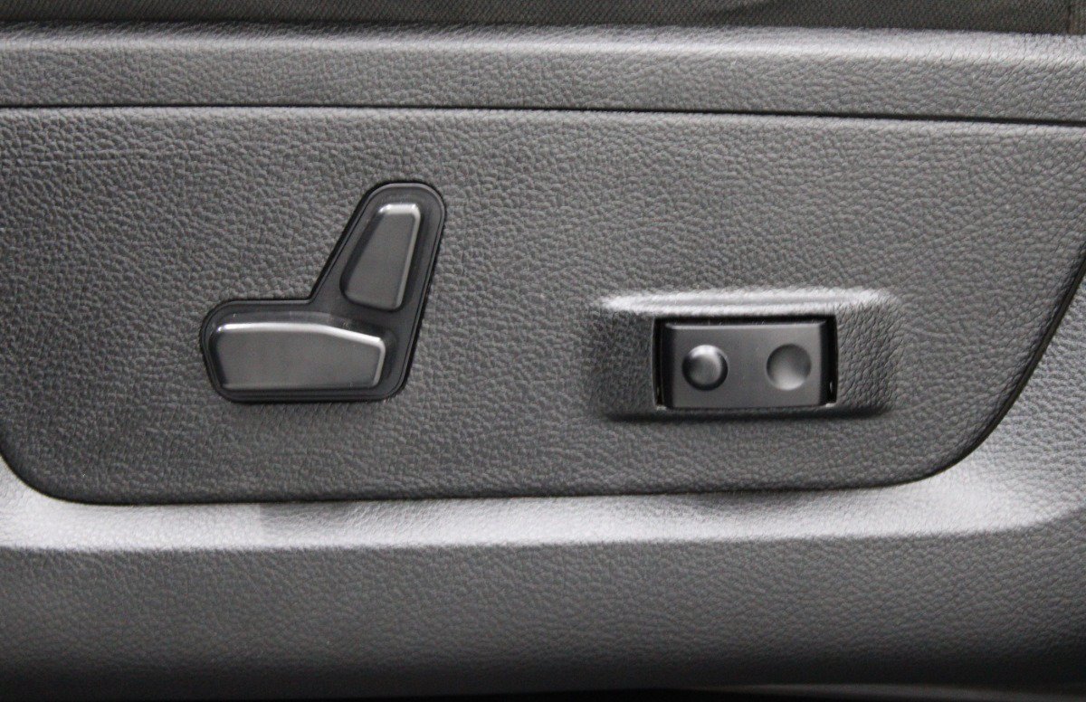 Used 2024 RAM 2500 Big Horn w/ Night Edition AWD/4WD image 16
