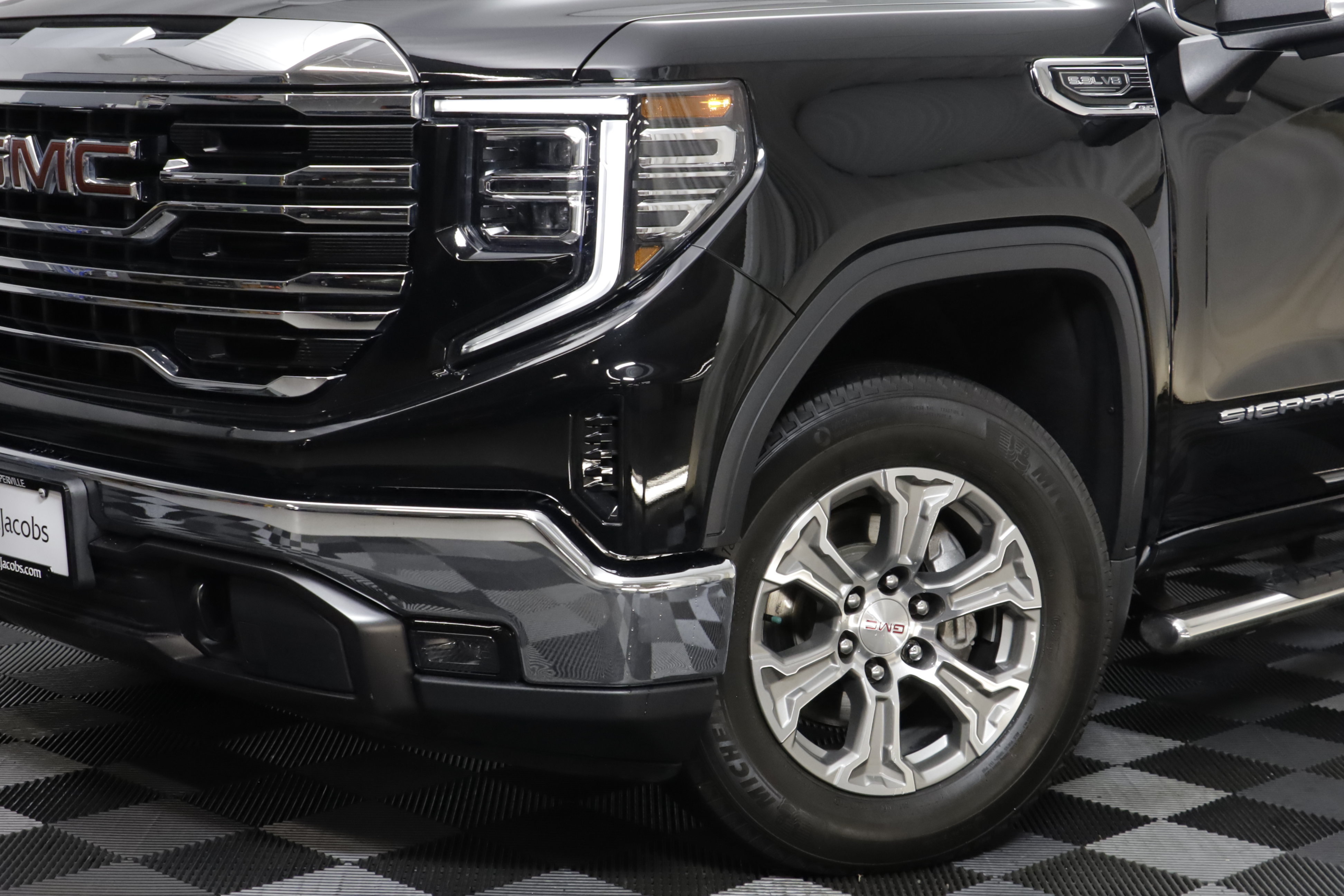 Used 2024 GMC Sierra 1500 SLT AWD/4WD image 3