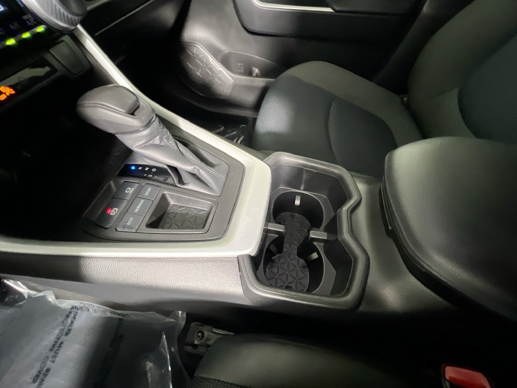 Used 2022 Toyota RAV4 LE FWD image 21