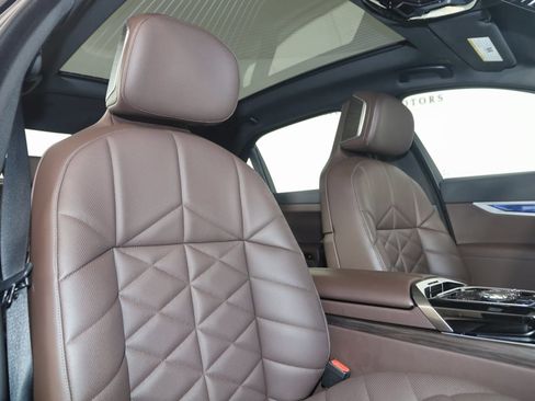 Used 2023 BMW 740i w/ Parking Assistance Package image 14