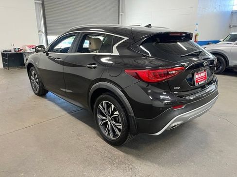 Used 2018 INFINITI QX30 Premium w/ Navigation Package AWD/4WD image 5