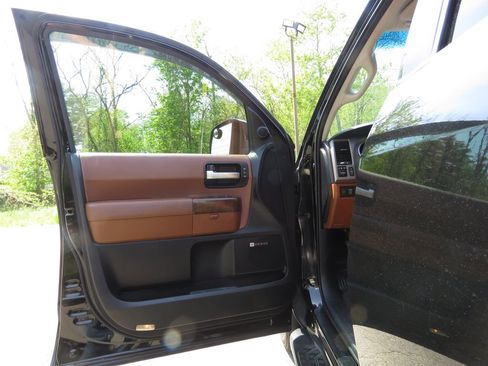 Used 2010 Toyota Sequoia Platinum AWD/4WD image 9