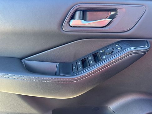 Used 2024 Nissan Rogue SV AWD/4WD image 17