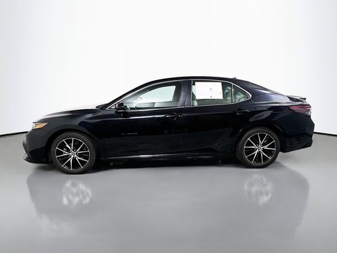 Used 2024 Toyota Camry SE image 9