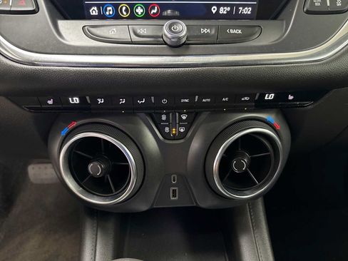 Used 2022 Chevrolet Blazer LT FWD image 16
