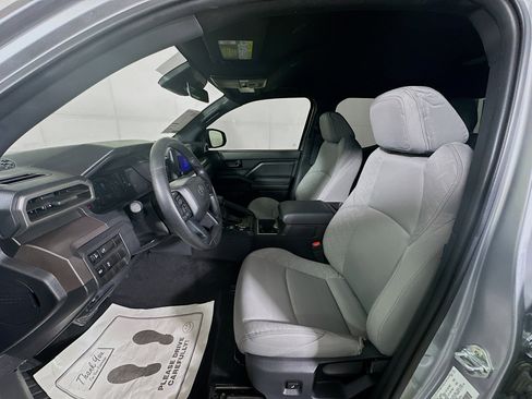 Used 2025 Toyota Tacoma SR5 image 12