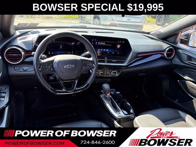 Used 2024 Chevrolet Trax RS w/ Sunroof Package FWD image 11