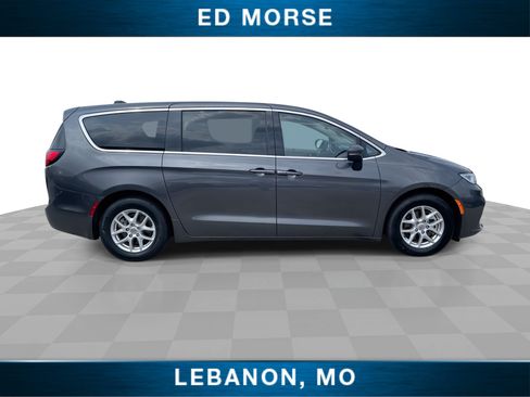 Used 2023 Chrysler Pacifica Touring-L FWD image 9