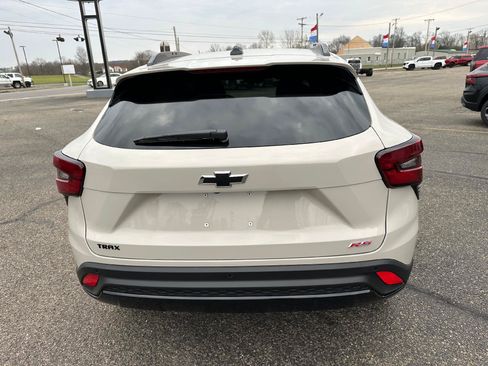 New 2026 Chevrolet Trax RS w/ Sunroof Package FWD image 4