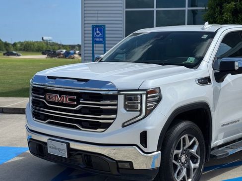 Used 2024 GMC Sierra 1500 SLT w/ SLT Premium Package AWD/4WD image 2