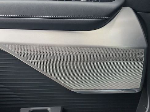 New 2026 Cadillac Vistiq Platinum w/ LPO, Floor Liner Package image 32