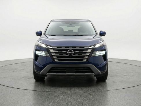 Used 2025 Nissan Rogue SV image 2