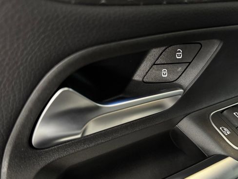 Used 2025 Mercedes-Benz GLB 250 GLB 250 image 21