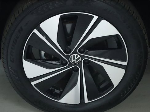 Used 2025 Volkswagen Taos SE AWD/4WD image 37