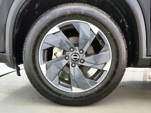 Used 2025 Nissan Rogue SV image 32