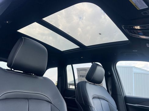 New 2025 Jeep Grand Cherokee Limited w/ Luxury Tech Group II image 15