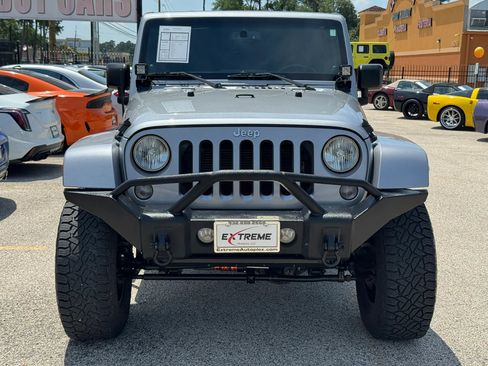 Used 2014 Jeep Wrangler Unlimited Sahara w/ Max Tow Package AWD/4WD image 2