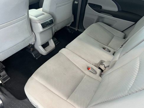 Used 2017 Toyota Highlander LE AWD/4WD image 22