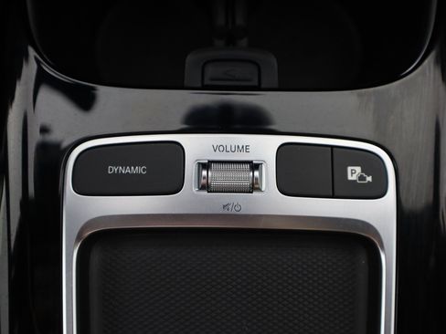 Used 2025 Mercedes-Benz GLB 250 4MATIC image 24