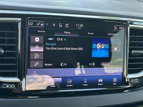 Used 2024 Chrysler Pacifica Touring-L image 19